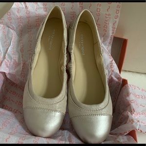 Easy Spirit gold tone shoes